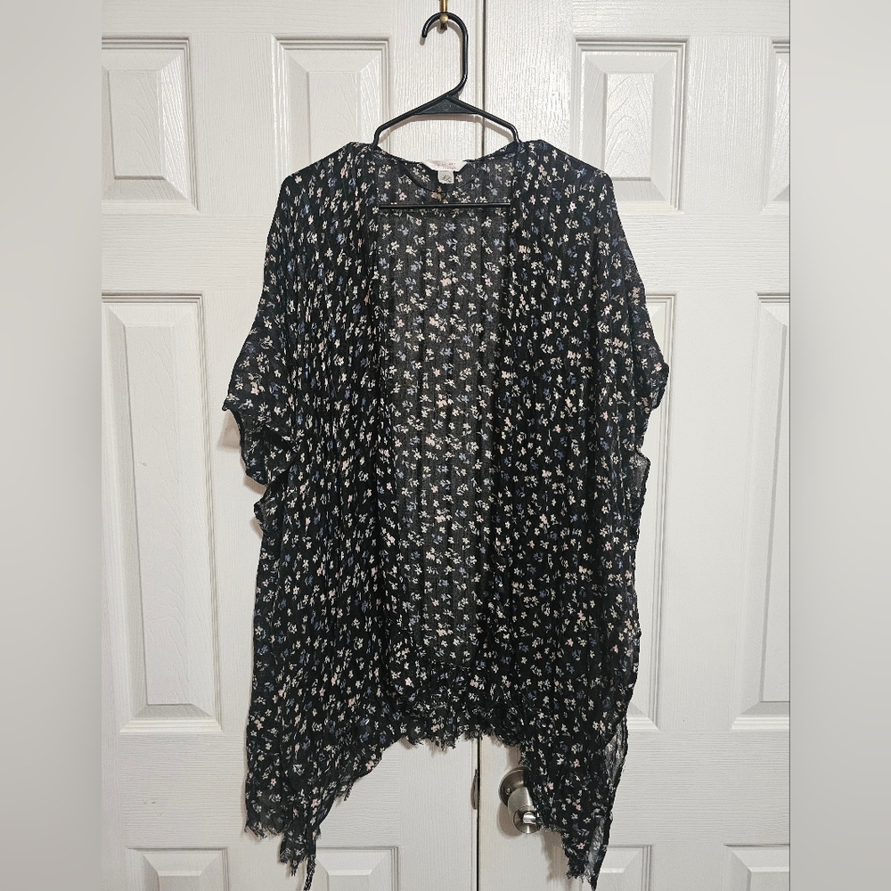 Lauren Conrad Black Floral Kimono OS
